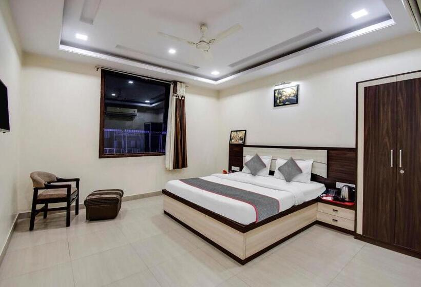 اتاق لوکس سه تخته, Capital O Hotel Pink Peral