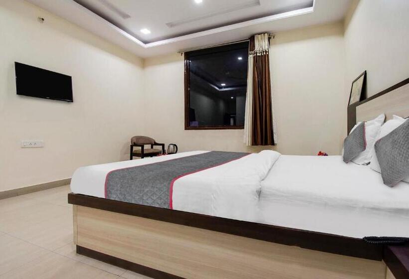 디럭스 트리플 룸, Capital O Hotel Pink Peral