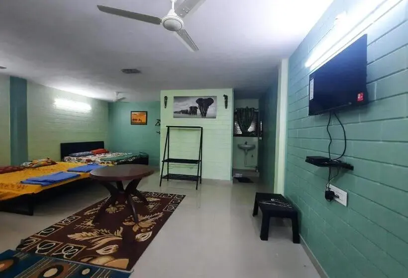 デラックスの４人部屋, Rathnamala Estate