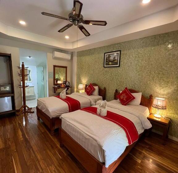 Deluxe room with river view, Golden Lotus Namkhan River View