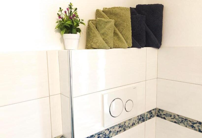 Номер Стандарт, Algherolux Free Secured Parking For Cars And Motorbikes