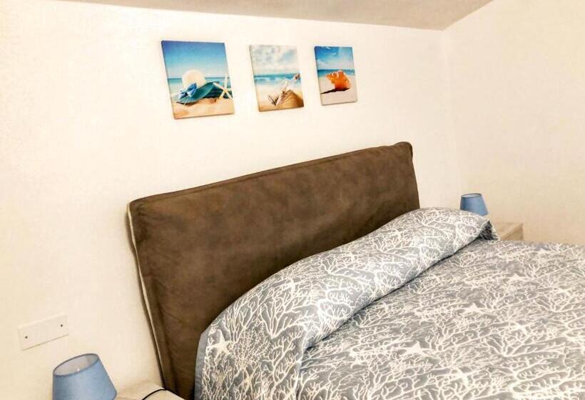 Номер Стандарт, Algherolux Free Secured Parking For Cars And Motorbikes