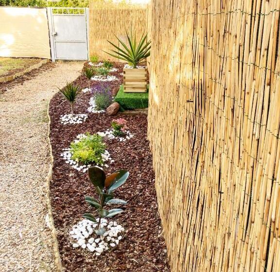 Номер Deluxe Вид на Сад, Algherolux Free Secured Parking For Cars And Motorbikes