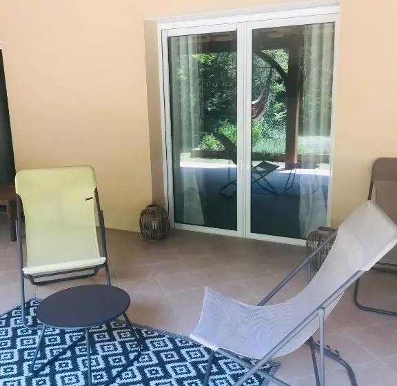 テラス付きスタンダードルーム, Chambre Calme Chez L Habitant   Canal Nantes à Brest