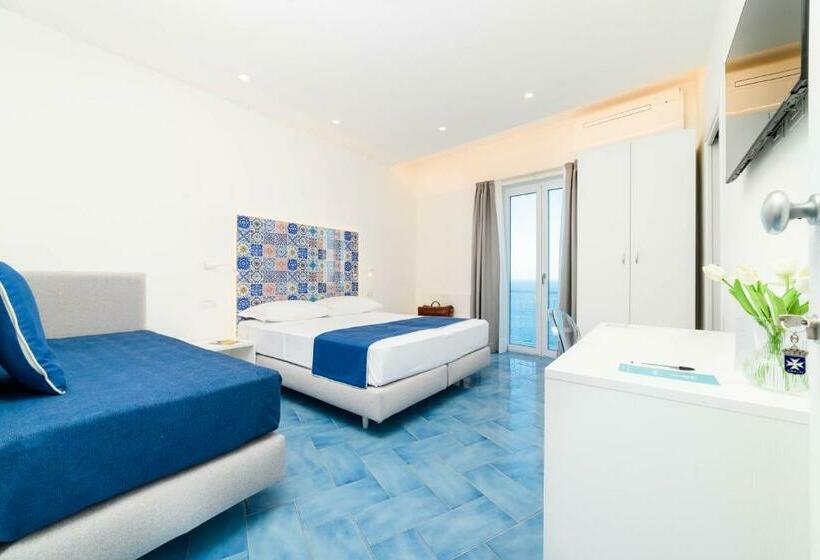 غرفة ديلوكس مطلّة علي البحر مزوَّدة بشُرفة, Eden Sul Mare