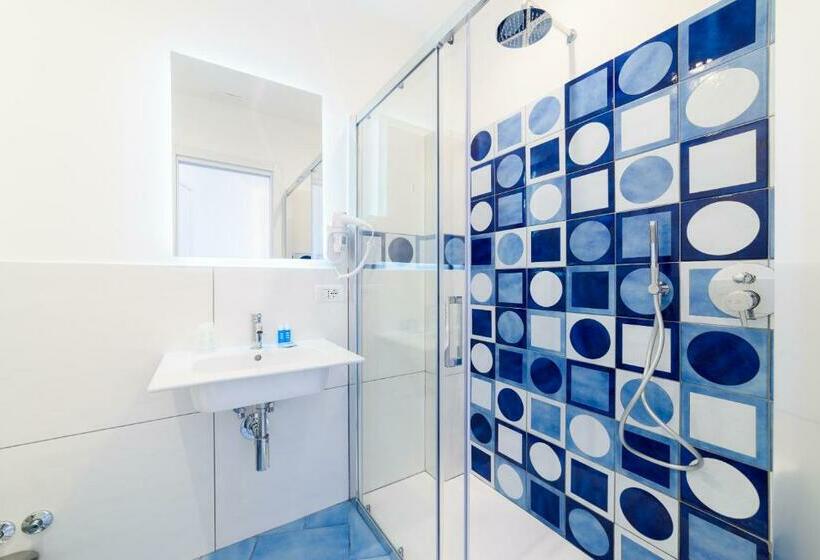 غرفة ديلوكس مطلّة علي البحر مزوَّدة بشُرفة, Eden Sul Mare