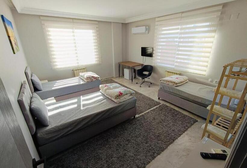 标准三人间共用浴室, Grond Konaklama Mersin