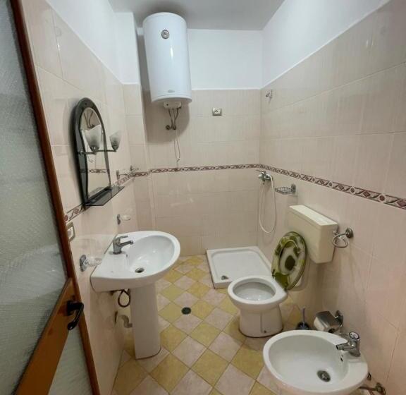 חדר סטנדרט לשלושה, Triho