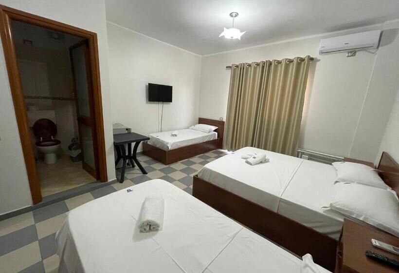 חדר לארבעה סטנדרטי עם מרפסת, Triho