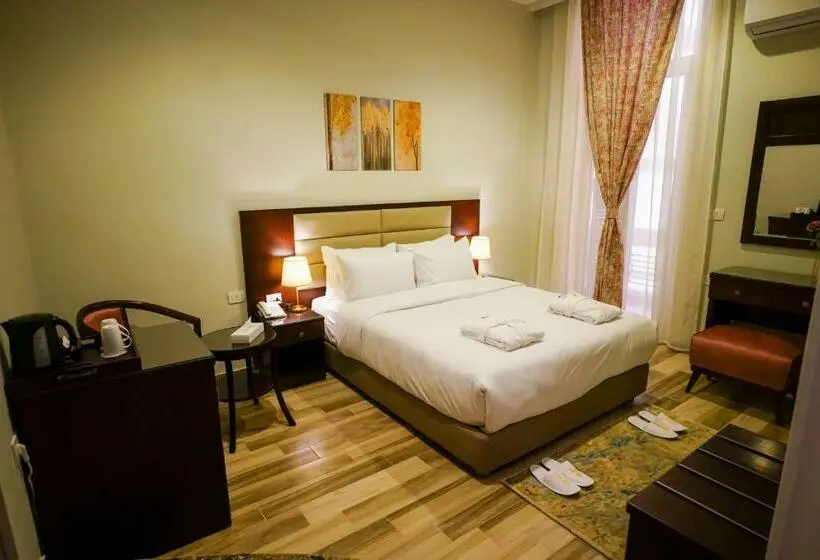 اتاق لوکس با چشم‌انداز شهر, Savoy Hotel Elminya