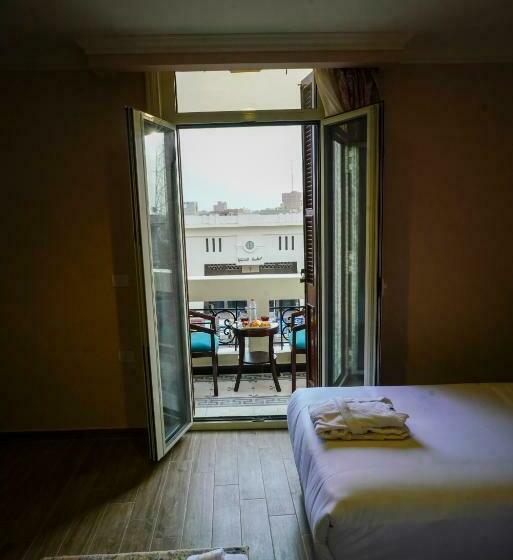 اتاق لوکس سه تخته, Savoy Hotel Elminya