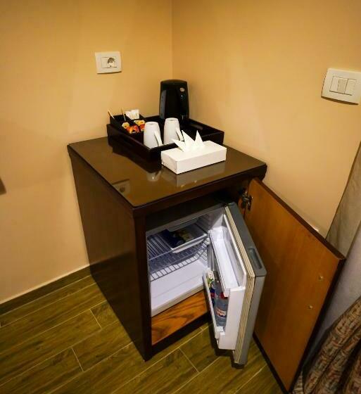 اتاق لوکس سه تخته, Savoy Hotel Elminya