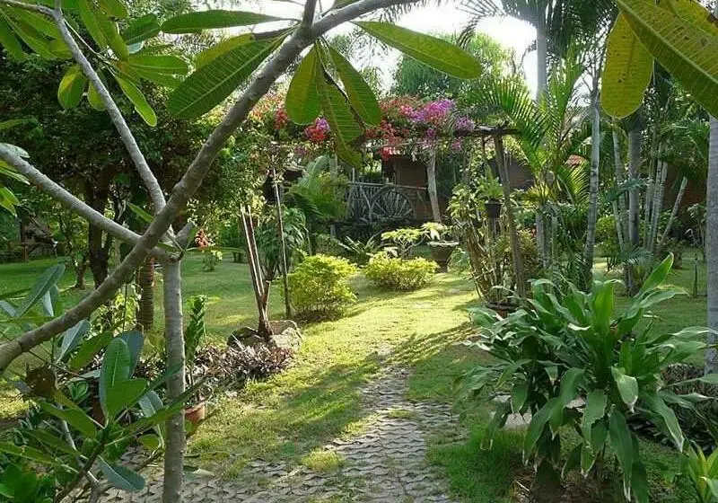 اتاق لوکس, Bangsaray Village Resort