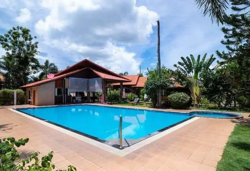 اتاق لوکس, Bangsaray Village Resort