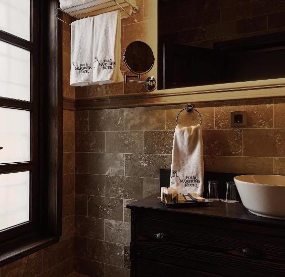 高级套房, Four Mansions