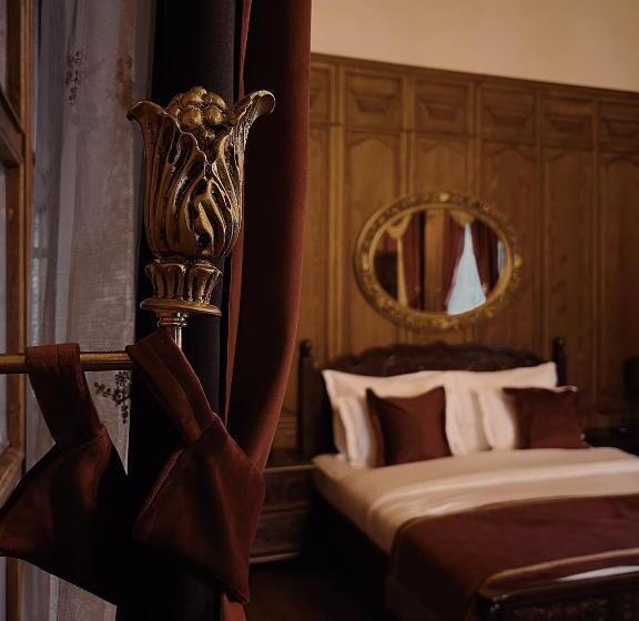 高级套房, Four Mansions