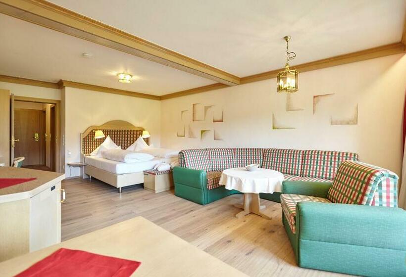 Люкс с Балконом, Wellnesshotel Sonnenhalde Tonbach
