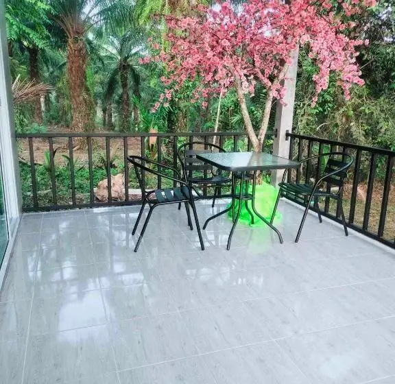 デラックススタジオ, Baan Namthip Homestay Trang บ้านน้าทิพย์ โฮมสเตย์ตรัง