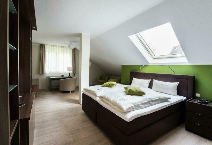 סוויטת ג'וניור, Am Herkules