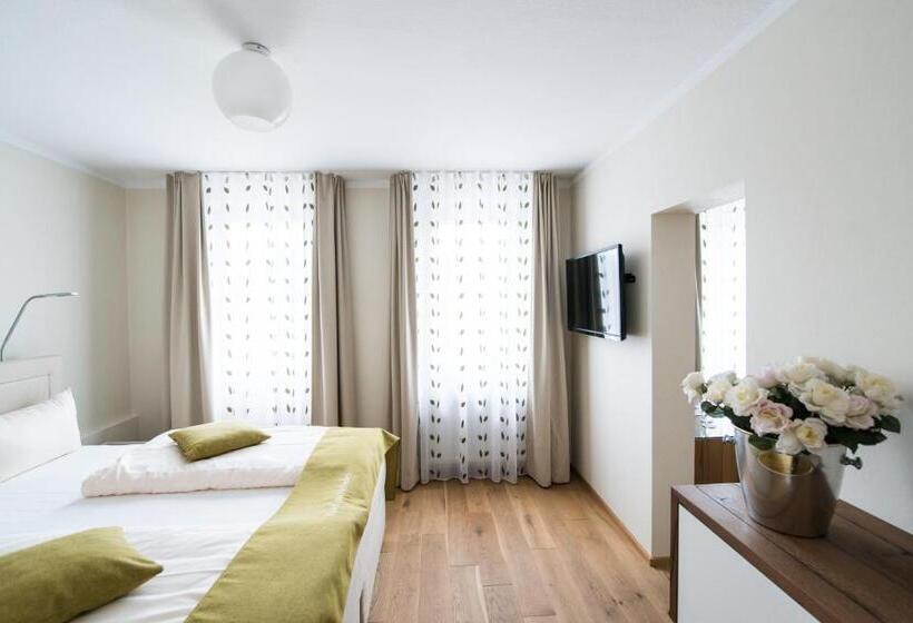 חדר סופריור, Am Herkules