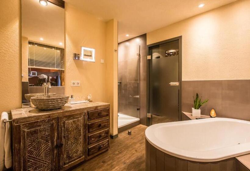 Полулюкс с Балконом, Farmerhauslodge