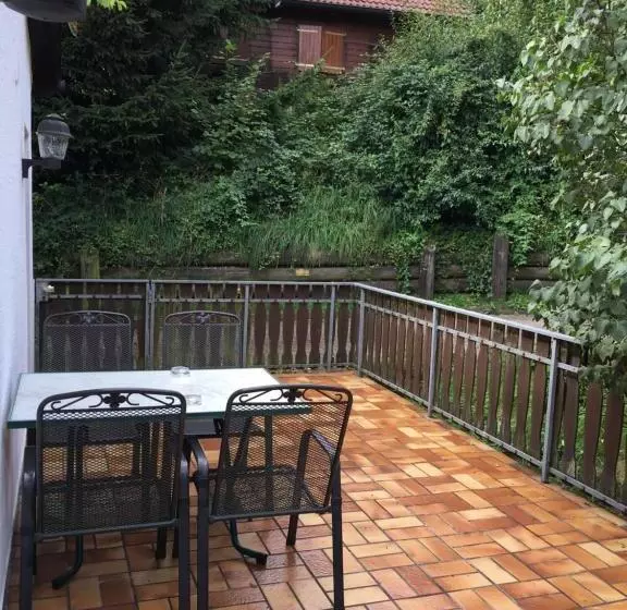اتاق استاندارد با تراس, Gasthof Zur Sonne Winzenhohl