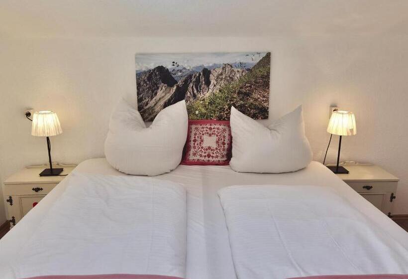 Apartament 2 Dormitoris amb Balconada, Pension Karner