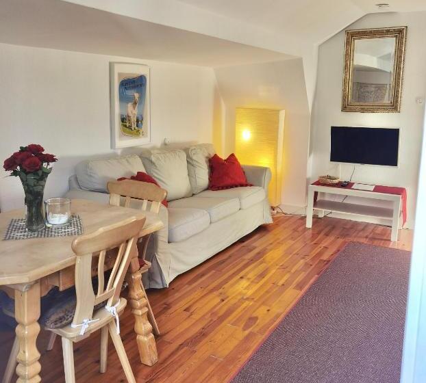 Apartament 2 Dormitoris amb Balconada, Pension Karner