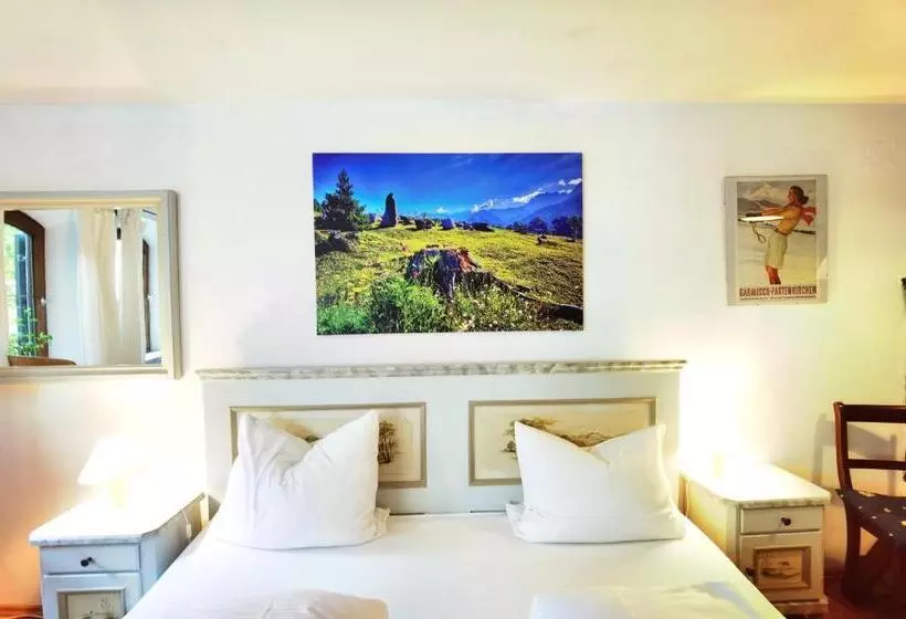 Quarto Familiar, Pension Karner
