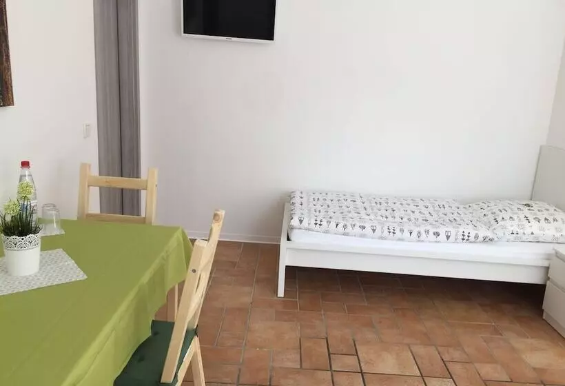 Standard Kolmen Hengen Huone, Pension Lindenhof