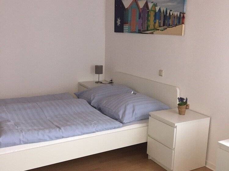 חדר משפחתי, Pension Lindenhof