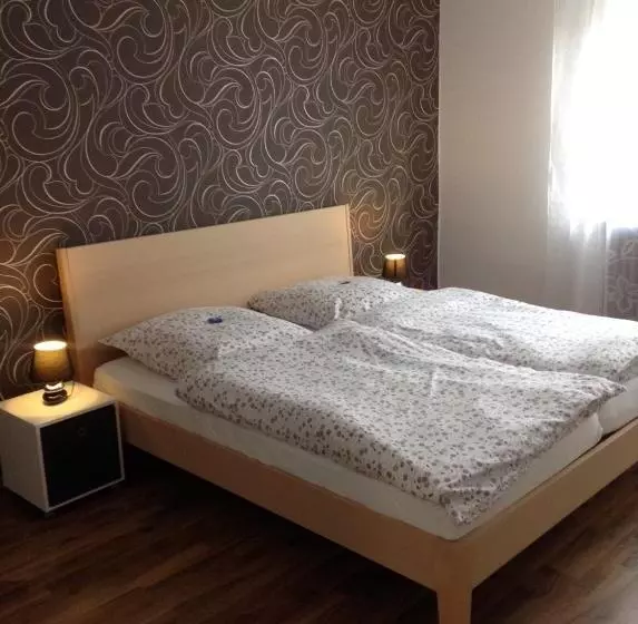 Huoneisto 2 Makuuhuonetta, Pension Lindenhof