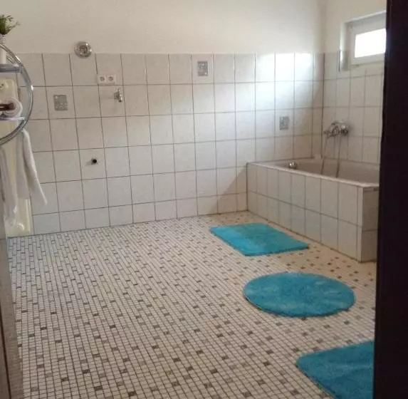 Huoneisto 2 Makuuhuonetta, Pension Lindenhof