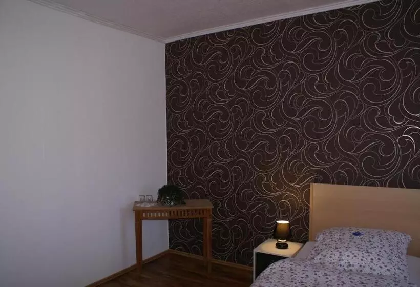 Huoneisto 2 Makuuhuonetta, Pension Lindenhof