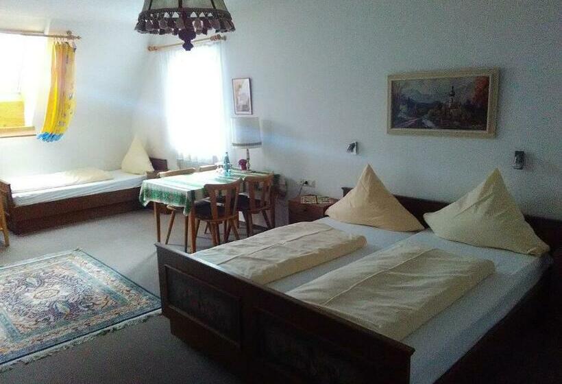 Quarto Familiar, Pension Muhlencafe