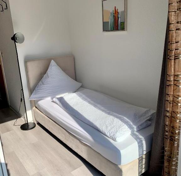 标准单人间, Reutiner Hof