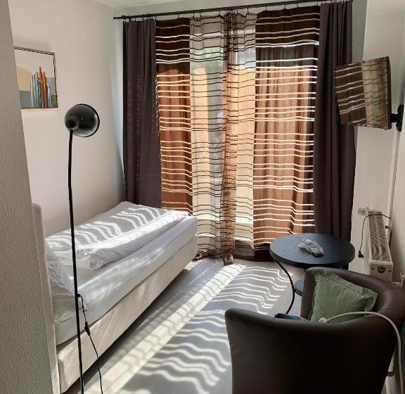 标准单人间, Reutiner Hof