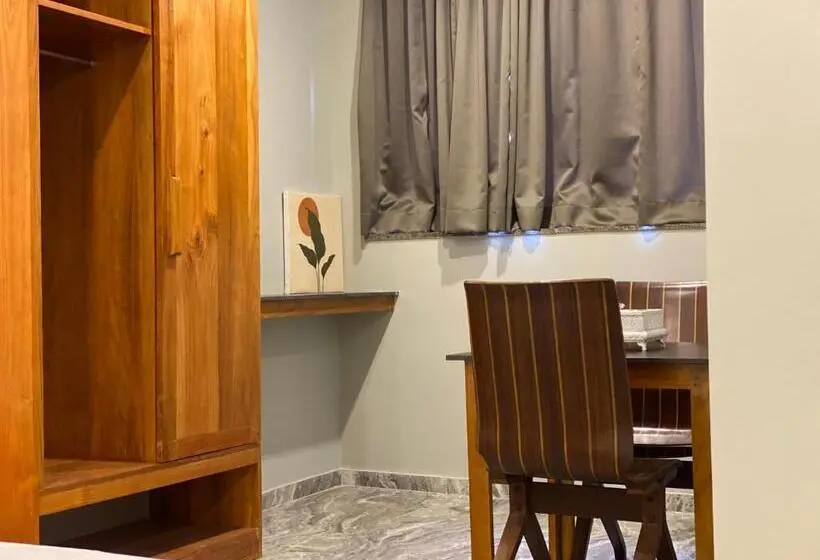 Chambre Economy, Luxe Inn