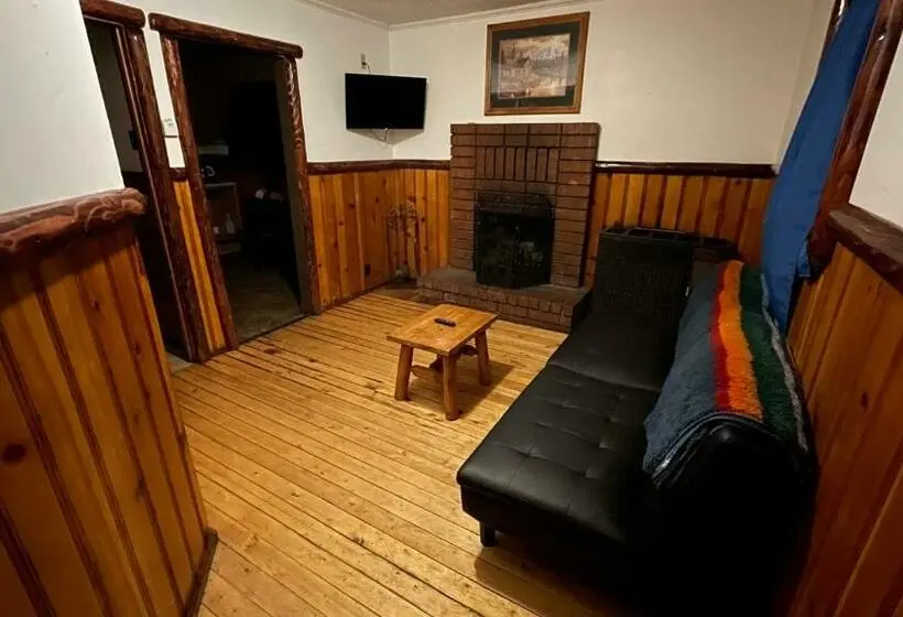 デラックススイート, Three Pines Cabins