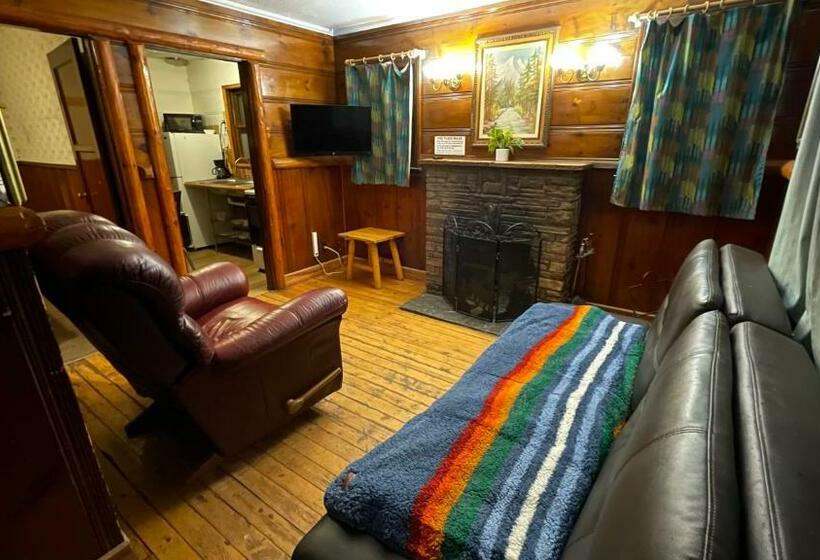 デラックススイート, Three Pines Cabins