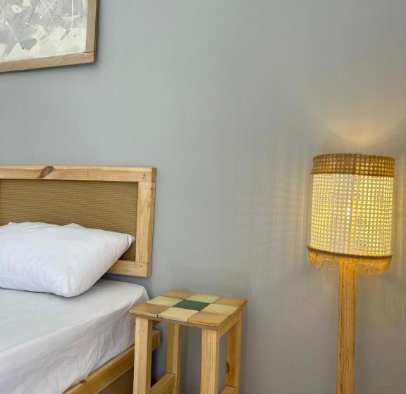 اتاق اکونومی, Crafthouse