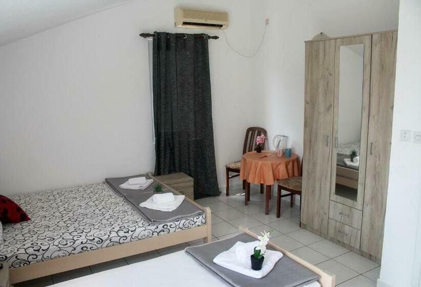 اتاق استاندارد سه تخته با چشمانداز باغ, Villa Esperenza