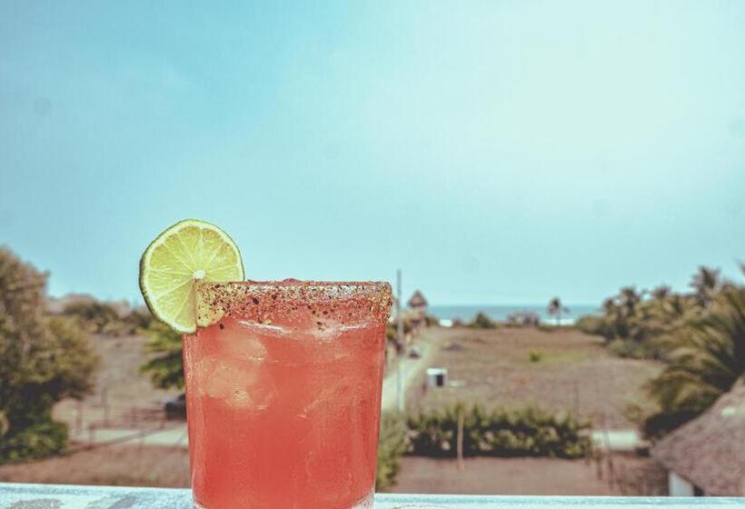 اتاق لوکس با چشمانداز دریا, Marine Surf