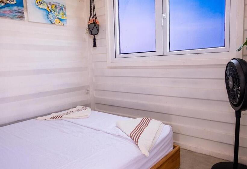 اتاق لوکس با چشمانداز دریا, Marine Surf