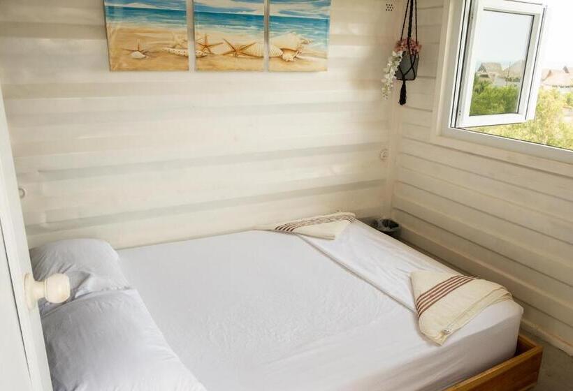 اتاق لوکس با چشمانداز دریا, Marine Surf