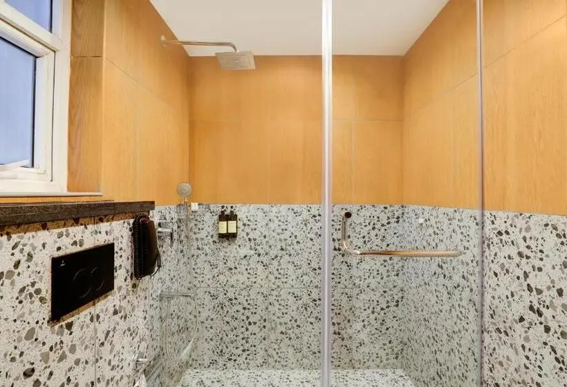 سوئیت با تخت بزرگ, Lemon Tree Suites, Whitefield, Bengaluru