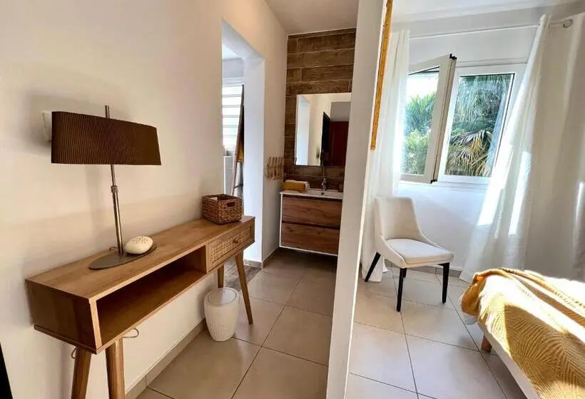 اتاق استاندارد با چشم‌انداز کوهستان, Villa Ti Moon, Entre Deux, Piscine