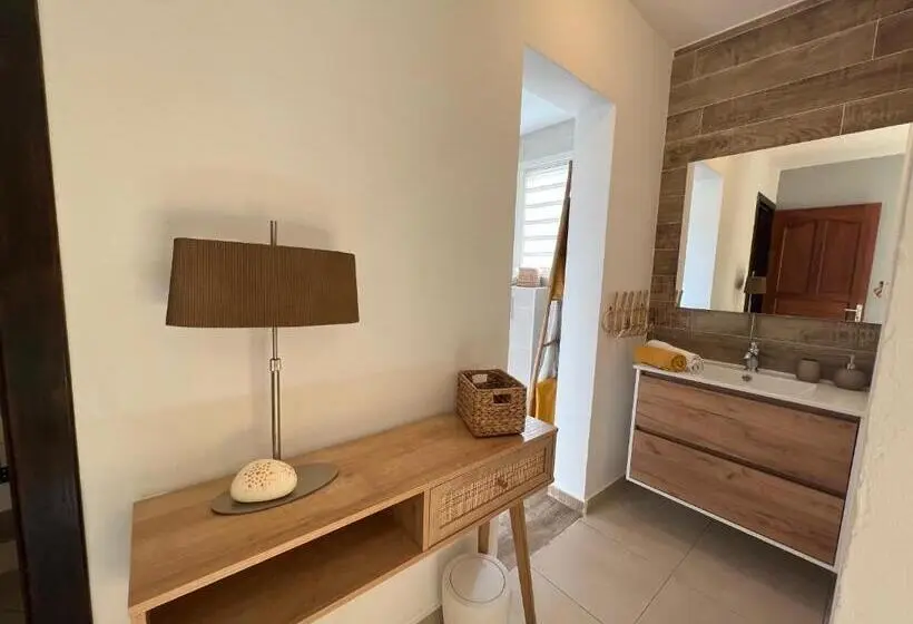 اتاق استاندارد با چشم‌انداز کوهستان, Villa Ti Moon, Entre Deux, Piscine