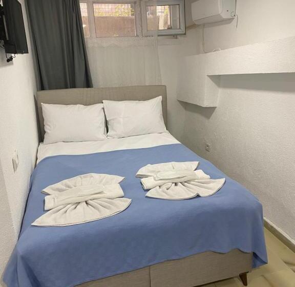 Quarto Estandar, Amida Family Apart