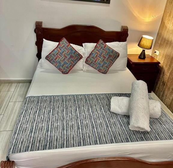 标准三人间, M4 En El Centro Histórico